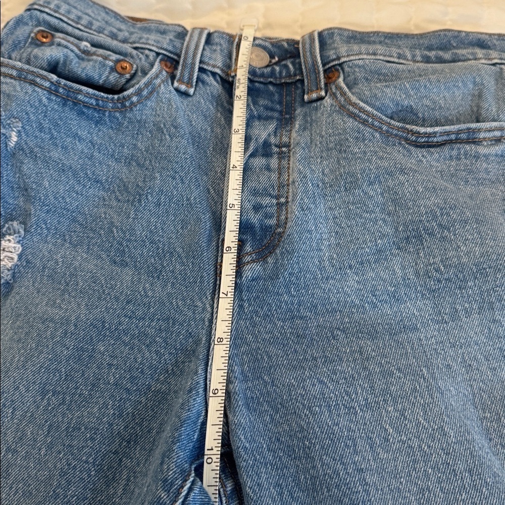 Levi's Classic Blue Jeans with Leather Patch - Picture 8 of 9